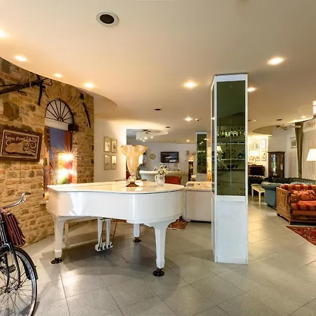 فندق Serenella 3*