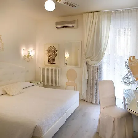 Serenella فندق 3*