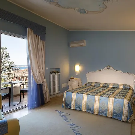 فندق Serenella 3*